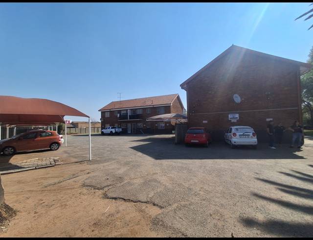 2 BEDROOM FLAT FOR SALE IN THREE RIVERS